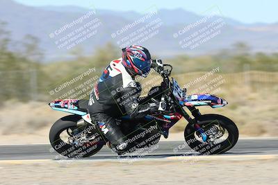 media/Dec-04-2025-Racers Edge (Thu) [[5ebc9f124d]]/3-B Group/5-Session 2 Turn 2 inside Speed Pans/